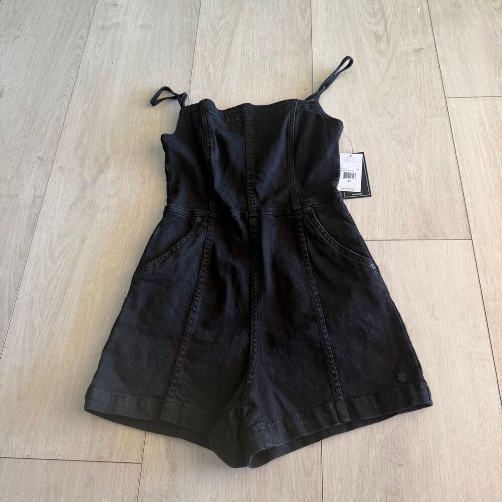 Volcom women’s black romper size XS